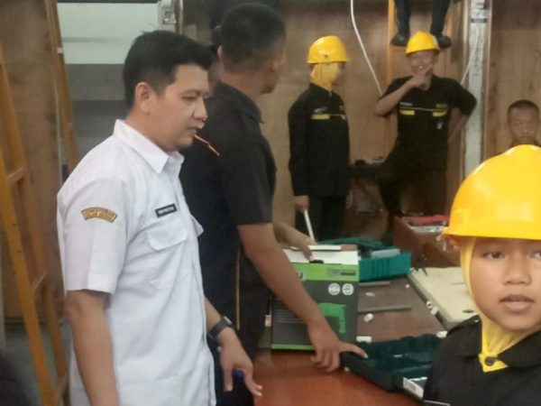 Perpaduan Pembelajaran Bahasa Inggris Berbasis Speaking dan Reading di SMK N Jawa Tengah Semarang