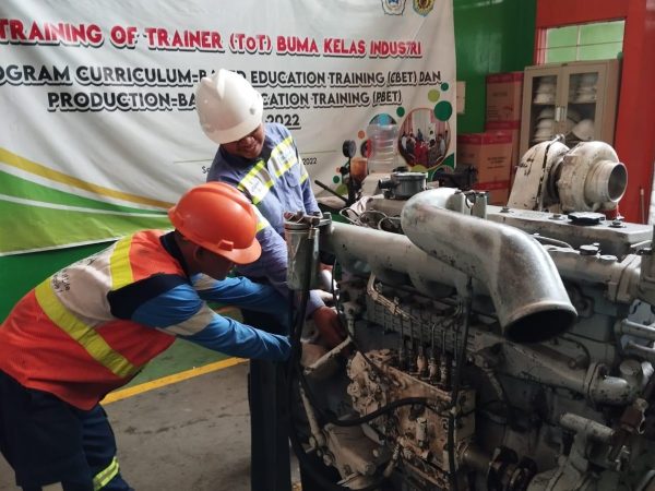 Guru Bersertifikasi Industri sebagai Jembatan Link and Match Sekolah dengan Dunia Kerja