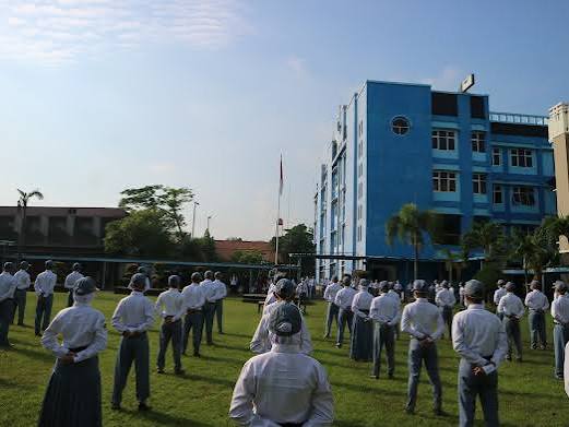 Mengapa Dunia Industri Lebih Mencari Karakter daripada Sekadar Kecerdasan