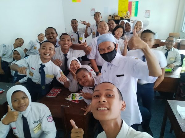 Menjembatani Teori dan Praktik dalam Pendidikan Vokasi melalui Integrasi Kontekstual