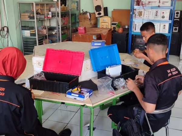 Membangun Kurikulum yang Berbicara dalam Bahasa Industri