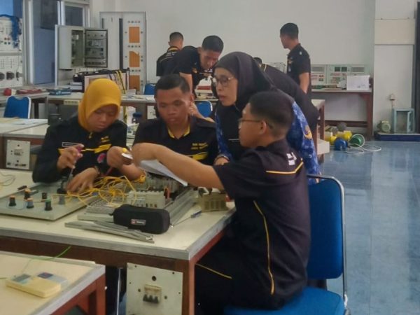 Strategi Guru Produktif SMKN Jateng di Semarang Menjaga Kualitas Pembelajaran Vokasi