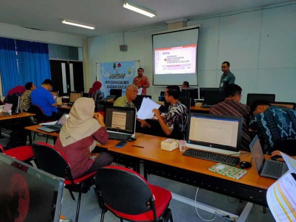 Profesionalisme Tenaga Kependidikan Sebagai  Kunci Efisiensi dan Efektivitas Operasional Sekolah di Era Modern