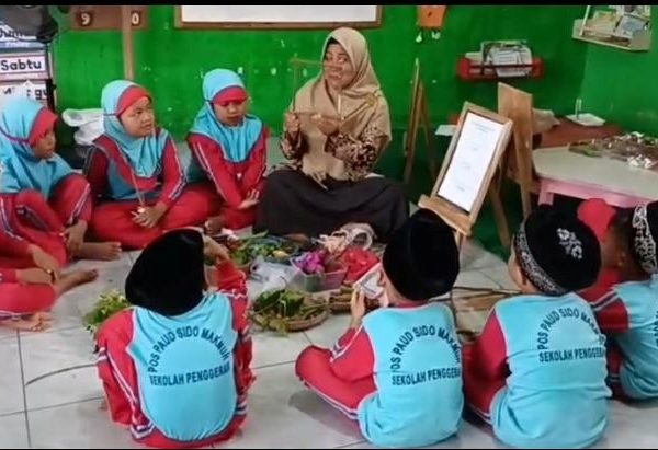 Laboratorium Alam Sebagai Sumber Belajar; Cara Pos Paud Sido Makmur Mengenalkan Matematika,Sains Dan Teknologi Sejak Usia Dini