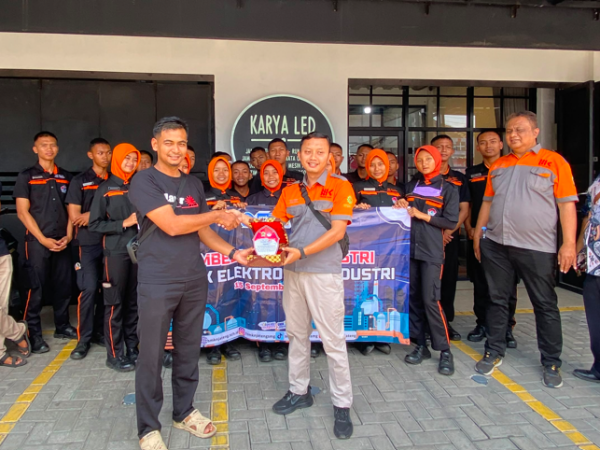 Menjembatani Teori dan Dunia Industri, Siswa XI TEI SMKN Jawa Tengah Kunjungi CV. Mataram Karya
