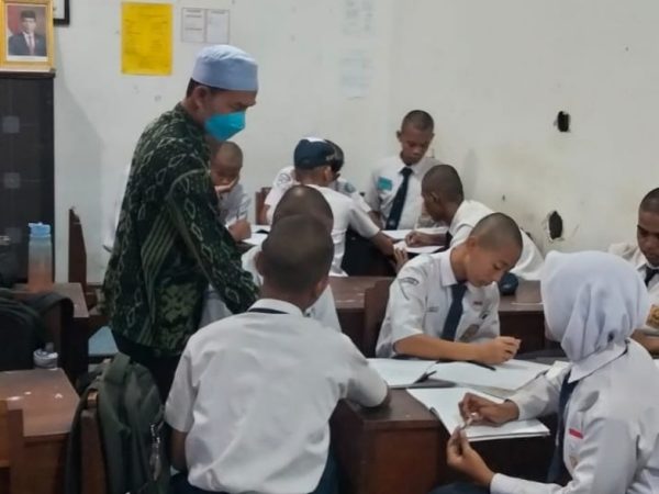 Podcast Edukatif Sebagai Ruang Kreatif untuk Menumbuhkan Keberanian Berbicara Siswa