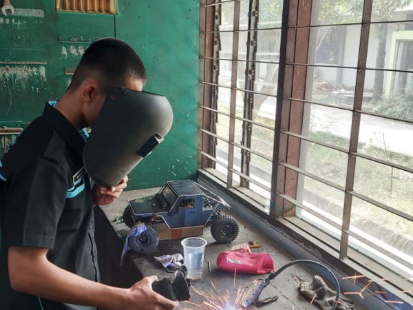 Asah Kompetensi Pengelasan, Siswa Kelas XI TKR SMKN Jateng di Semarang Belajar dari Teori hingga Praktik